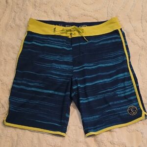 Salt Life Men's Blue and Yellow Board Shorts with Bold Contrast Size 34